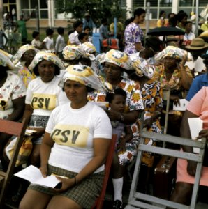 Suriname (straatbeelden, industrie, politiek, mensen etc. politiek vrouwen op p, Bestanddeelnr 254-9621