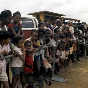 Suriname (straatbeelden, industrie, politiek, mensen etc. bevolking diverse ras, Bestanddeelnr 254-9638