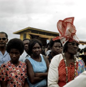 Suriname (straatbeelden, industrie, politiek, mensen etc. bevolking Creoolse vr, Bestanddeelnr 254-9631