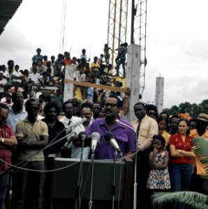 Suriname (straatbeelden, industrie, politiek, mensen etc. politiek Arron spreek, Bestanddeelnr 254-9620