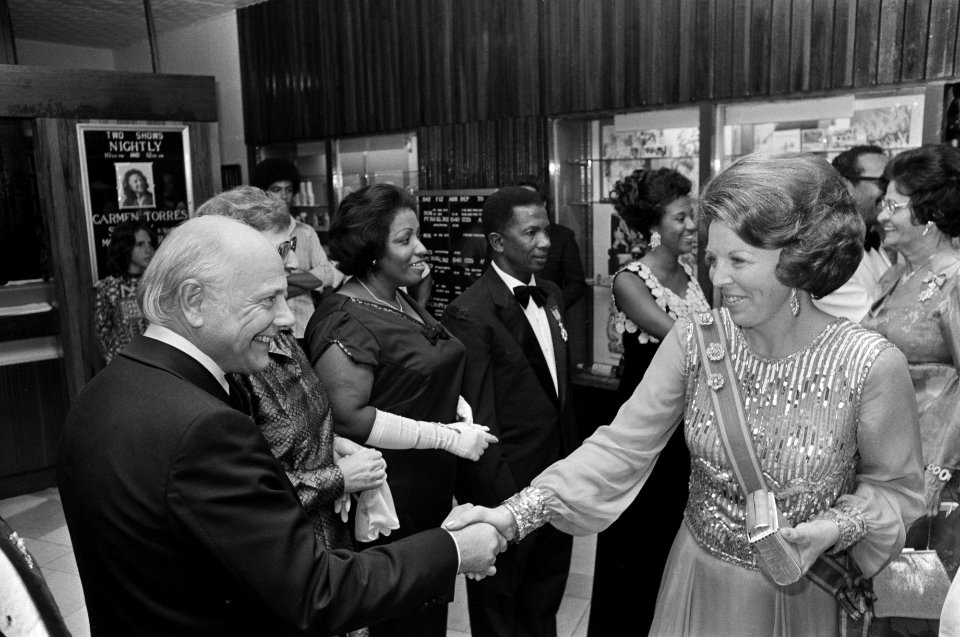 Suriname onafhankelijkheid op 2511 etc Beatrix en Claus bezoeken revalidatie, Bestanddeelnr 928-2988
