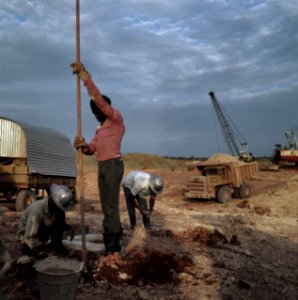 Suriname (straatbeelden, industrie, politiek, mensen etc. industrie bauxietwinn, Bestanddeelnr 254-9641