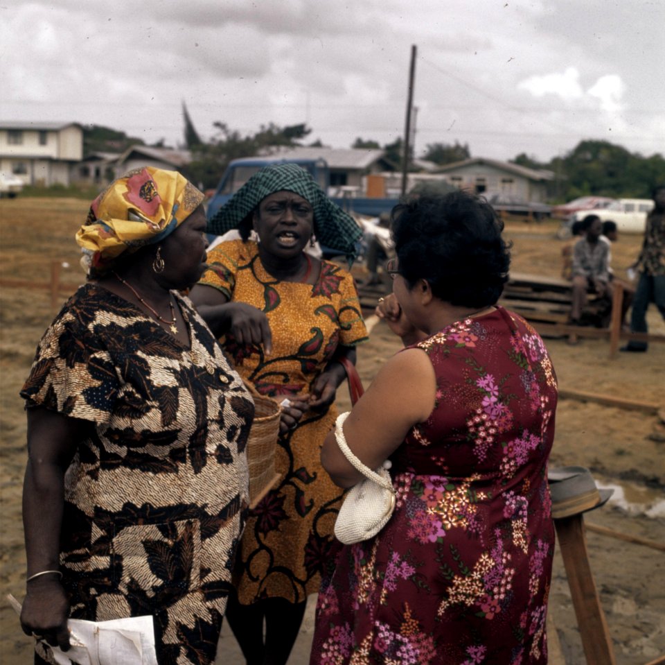 Suriname (straatbeelden, industrie, politiek, mensen etc. bevolking Surinaamse , Bestanddeelnr 254-9637