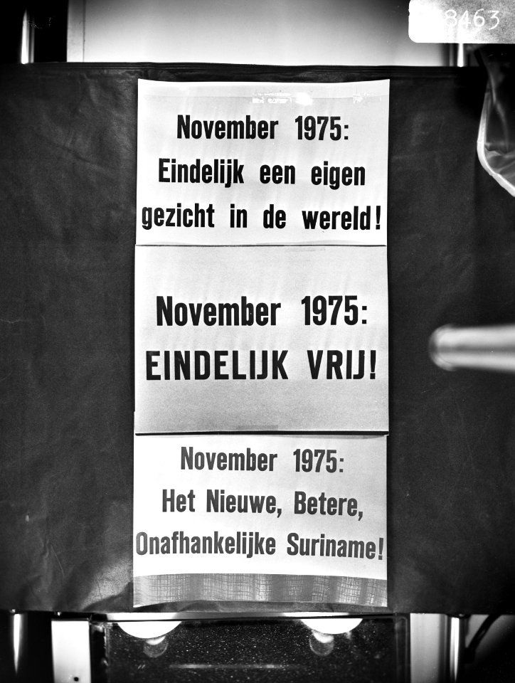 Suriname, repro van affiches over onafhankelijkheid, Bestanddeelnr 927-8463
