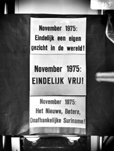 Suriname, repro van affiches over onafhankelijkheid, Bestanddeelnr 927-8463