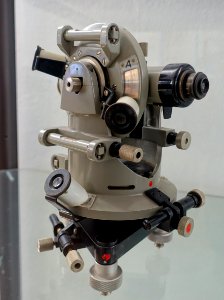Surveying instrument - Röntgen-Gedächtnisstätte Würzburg - Würzburg, Germany - DSC04351