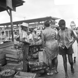 Suriname, markt in Paramaribo, Bestanddeelnr 920-3666