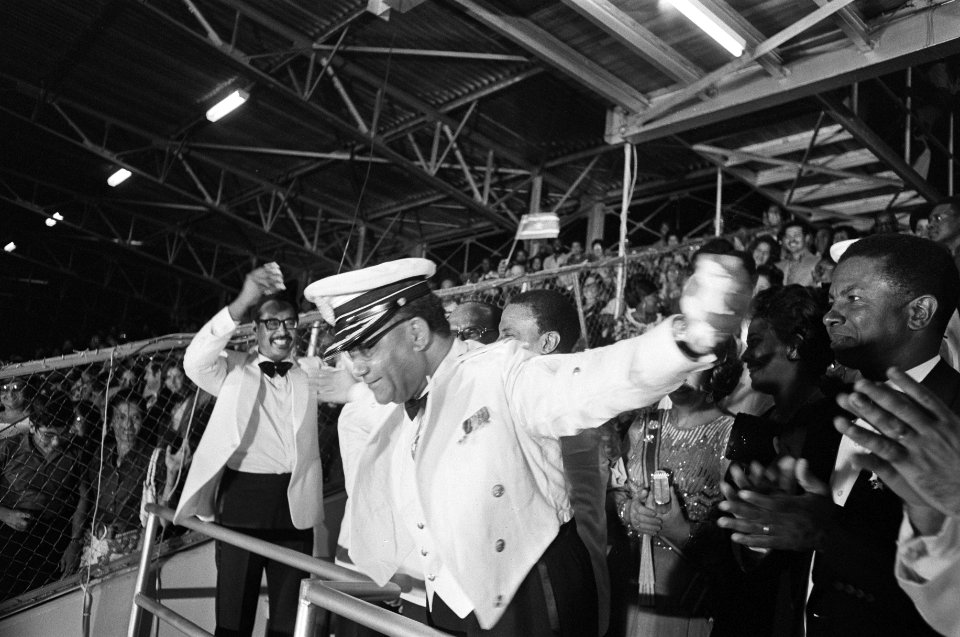 Suriname onafhankelijkheid op 2511 etc. plechtigheden in stadion van Paramari, Bestanddeelnr 928-3006