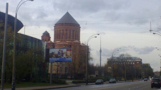 Surb Paytzarakerputyun cathedral in Moscow from Olimpiyski Avenue-3
