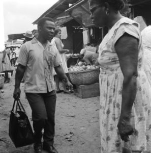 Suriname, markt in Paramaribo, Bestanddeelnr 920-3674