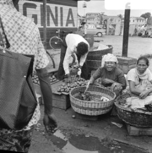Suriname, markt in Paramaribo, Bestanddeelnr 920-3667