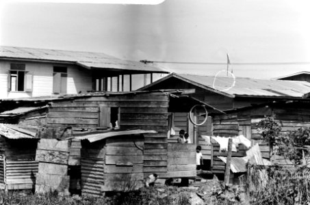 Suriname, De Erven , Armoede Hindoestaanse kinderen, Bestanddeelnr 927-8413