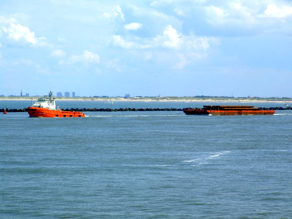 Svetlyy - IMO 9356373 pulling Viking Barge 2 08July2007