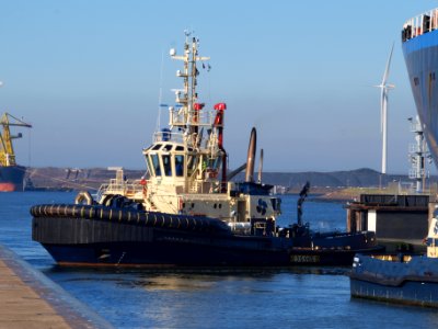 Svitzer Pembroke IMO 9557927 in the locks of IJmuiden, Port of Amsterdam photo-2 photo