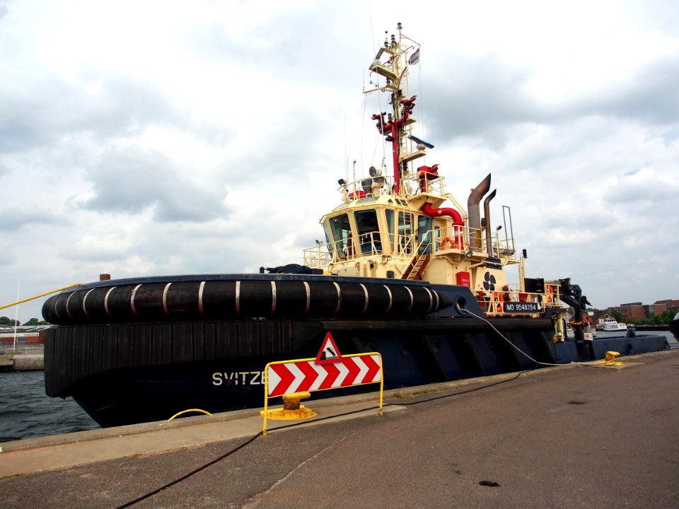 Svitzer Trym, IMO 9548354 in Fredericia harbor, pic1