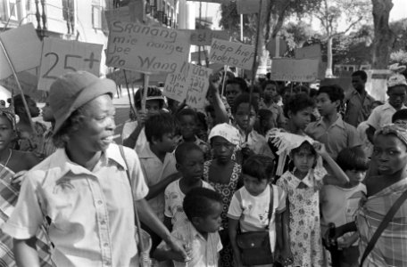 Suriname onafhankelijkheid op 2511 etc Parlement van Republiek Suriname me, Bestanddeelnr 928-2993
