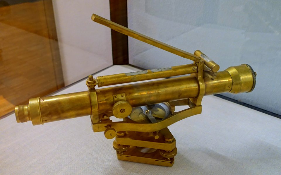 Surveying instrument - Röntgen-Gedächtnisstätte Würzburg - Würzburg, Germany - DSC04359