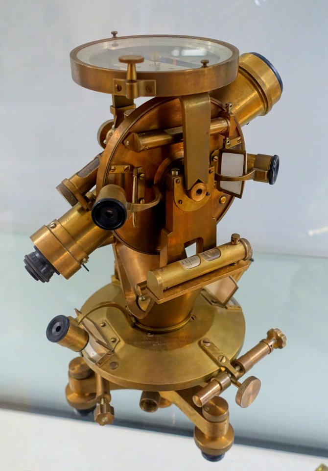Surveying instrument - Röntgen-Gedächtnisstätte Würzburg - Würzburg, Germany - DSC04355