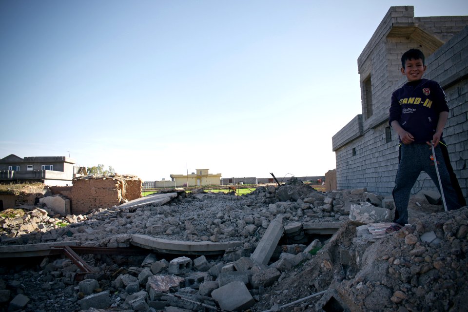 Survivors in the rubble of destruction by the Islamic State in the village Wardik 02