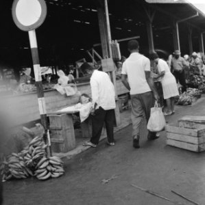Suriname, markt in Paramaribo, Bestanddeelnr 920-3672