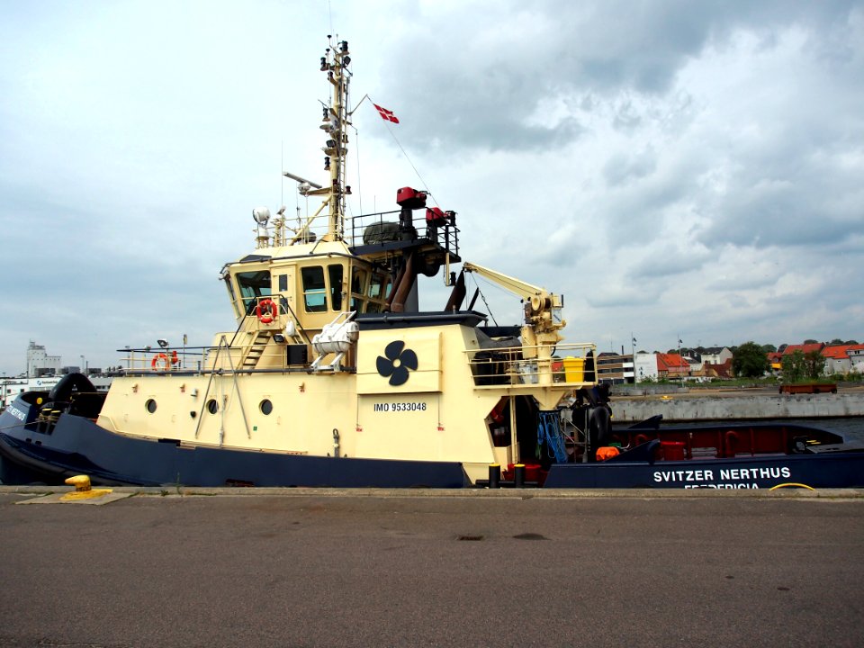 Svitzer Nerthus, IMO 9533048 in Fredericia harbor, pic1