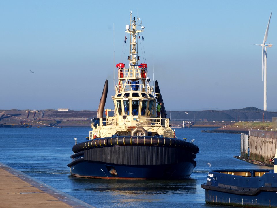 Svitzer Pembroke IMO 9557927 in the locks of IJmuiden, Port of Amsterdam photo-1