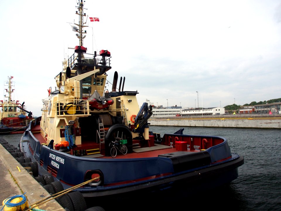 Svitzer Nerthus, IMO 9533048 in Fredericia harbor, pic2