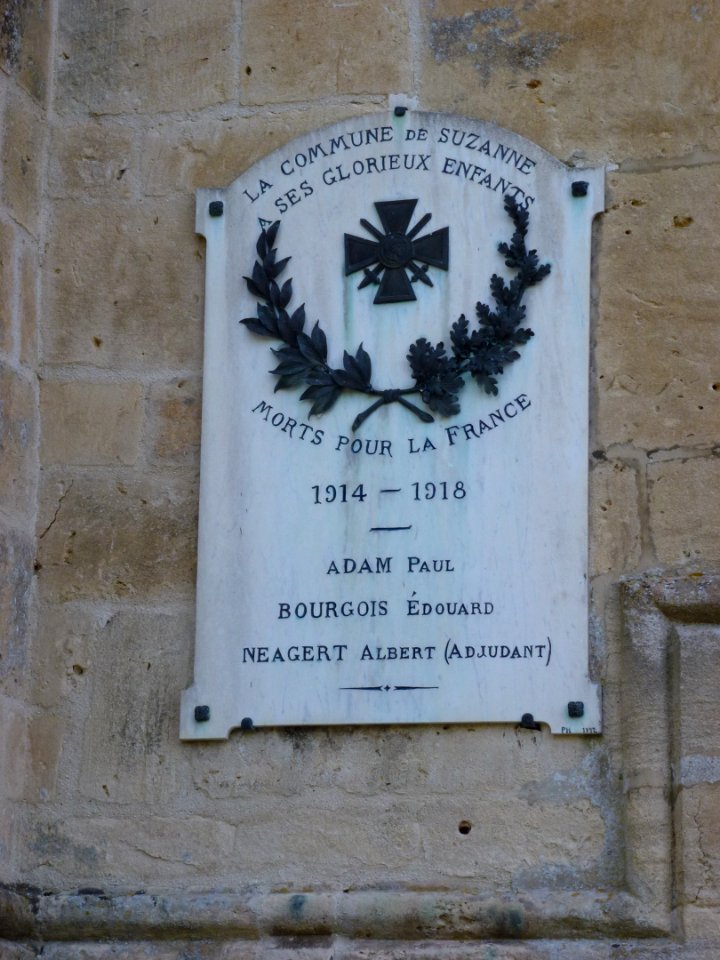 Suzanne (Ardennes) plaquette monument aux morts