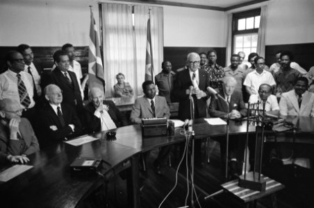 Suriname onafhankelijkheid op 2511 etc souvereiniteitsoverdracht in Hervormd, Bestanddeelnr 928-3017