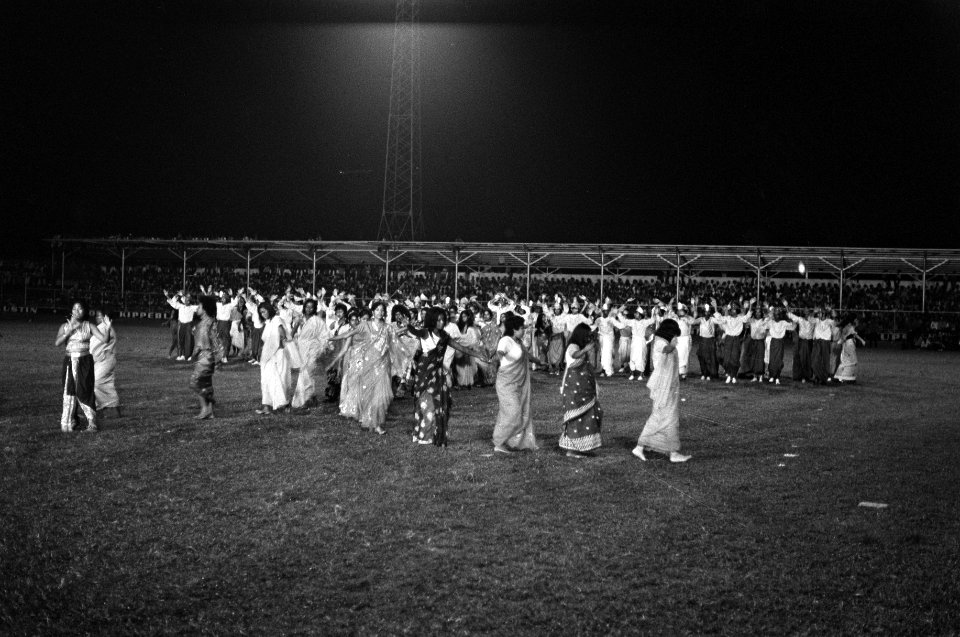 Suriname onafhankelijkheid op 2511 etc plechtigheden in stadion van Paramari, Bestanddeelnr 928-3014