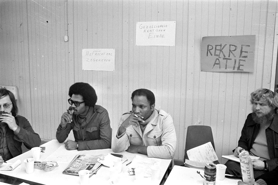 Surinamers en Antillianen bezetten leegstaande school in Bijlmermeer bezetters…, Bestanddeelnr 925-4196