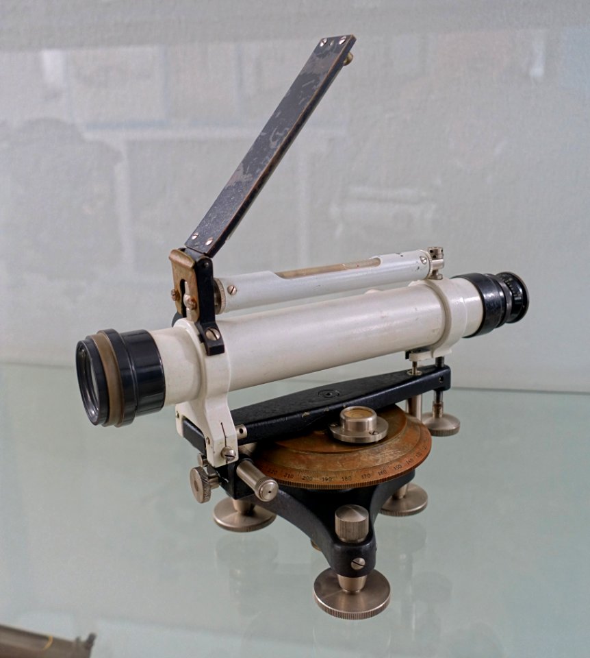 Surveying instrument - Röntgen-Gedächtnisstätte Würzburg - Würzburg, Germany - DSC04349