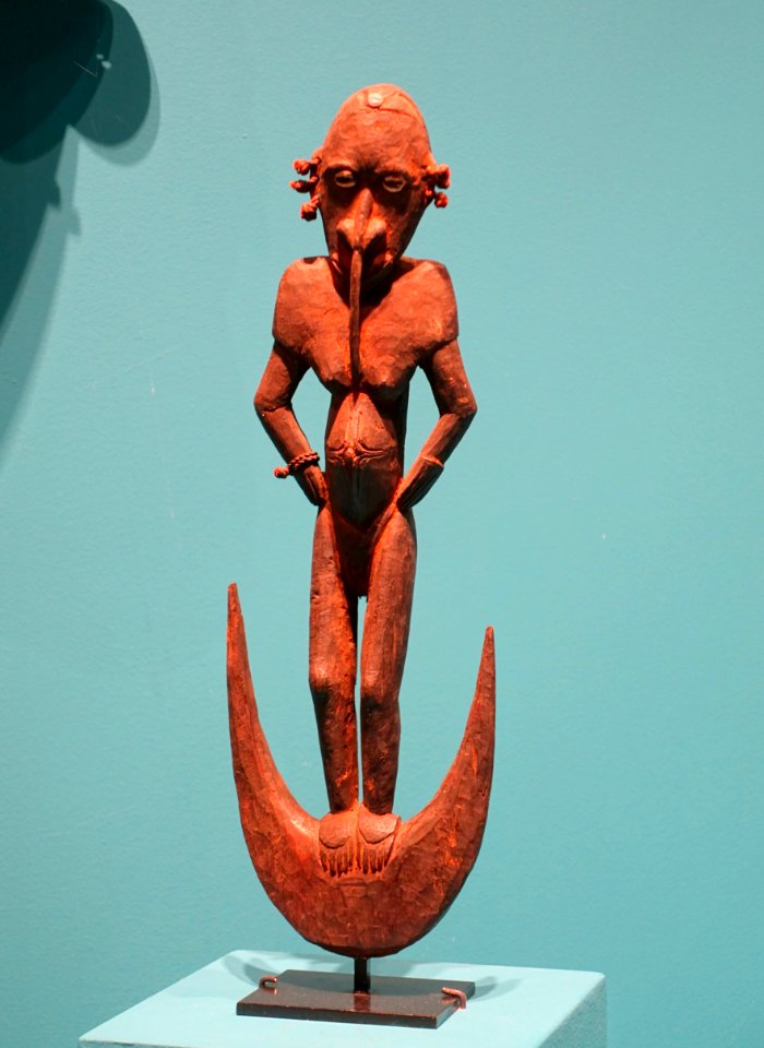 Suspension hook, Sepik River, Papua New Guinea, 1800s, wood, cowrie shell, plant fiber - Fowler Museum - University of California, Los Angeles - DSC02362