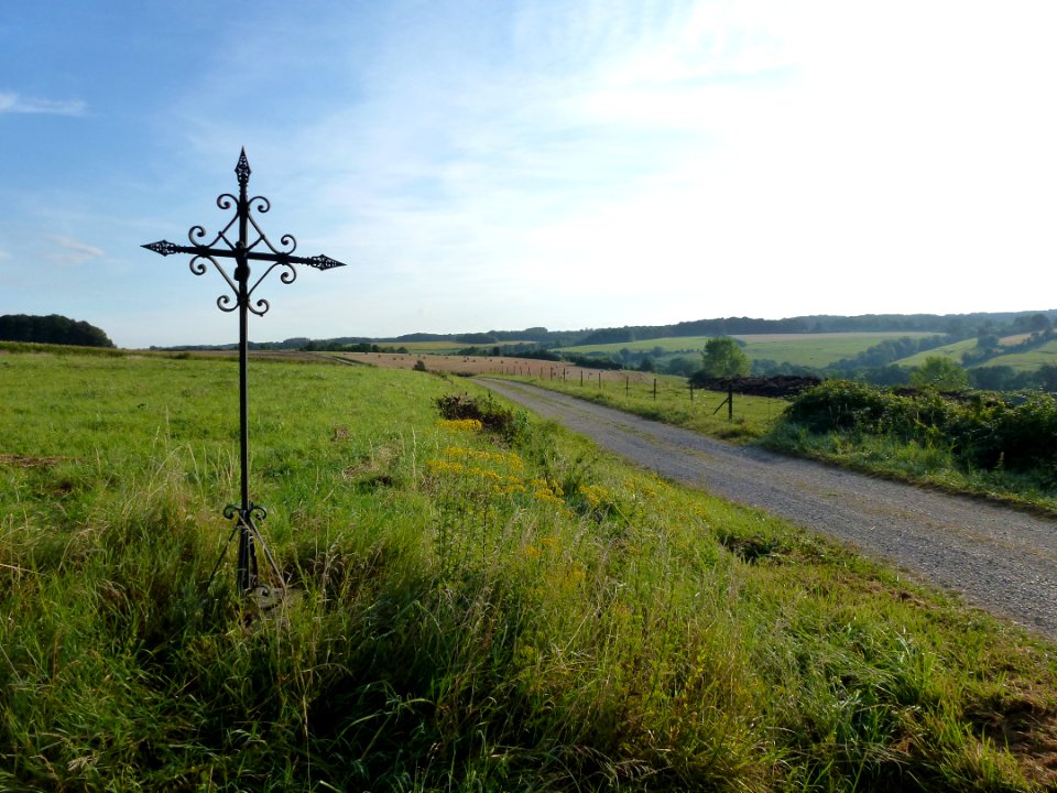Suzanne (Ardennes) croix au nord