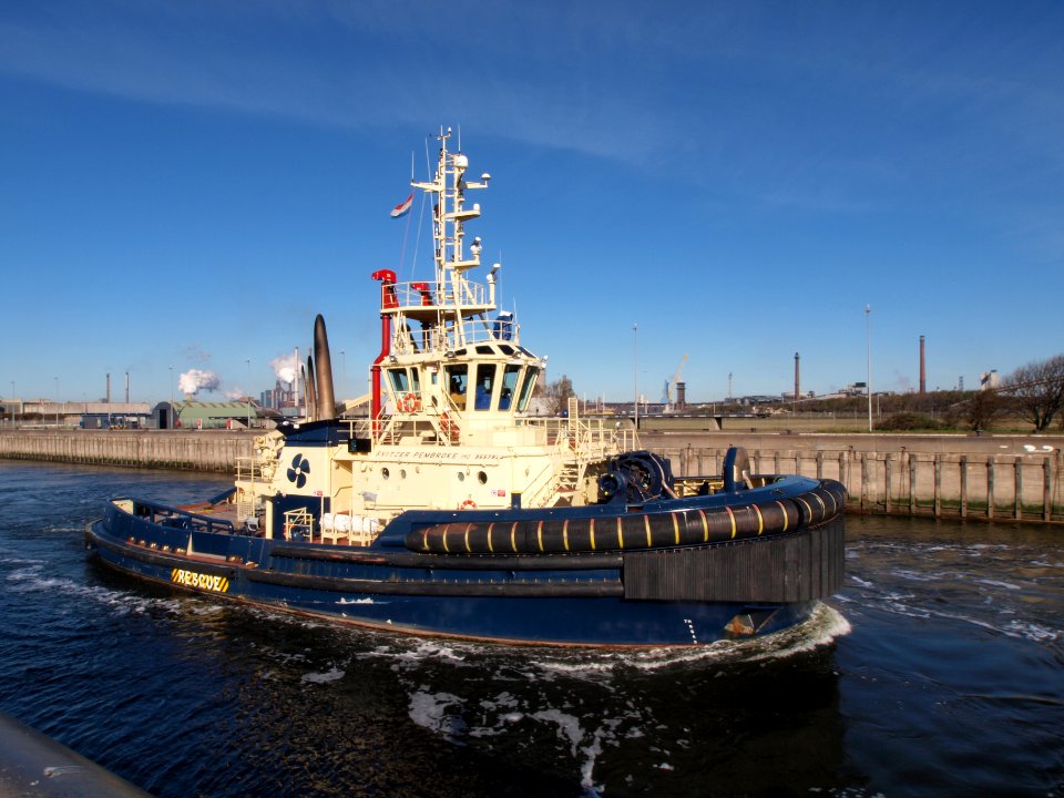 Svitzer Pembroke IMO 9557927 in the locks of IJmuiden, Port of Amsterdam photo-5