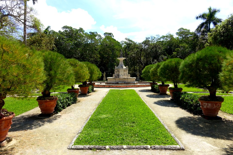 Sutri Fountain - Vizcaya Museum and Gardens - Miami, Florida - DSC08683