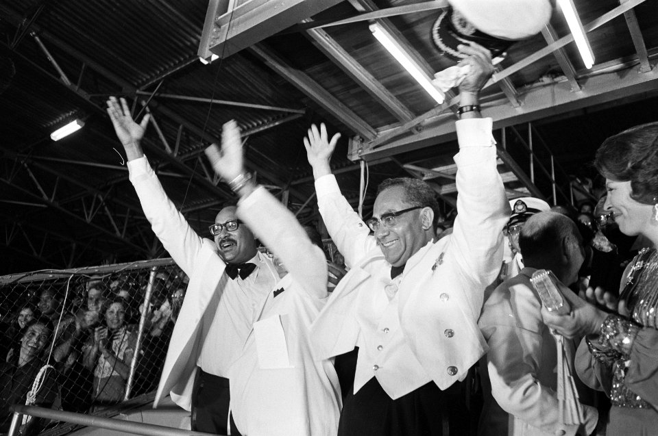 Suriname onafhankelijkheid op 2511 etc plechtigheden in stadion van Paramari, Bestanddeelnr 928-3008