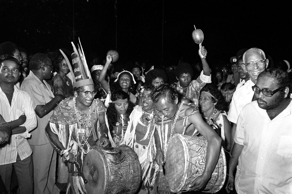 Suriname onafhankelijkheid op 2511 etc plechtigheden in stadion van Paramari, Bestanddeelnr 928-3015