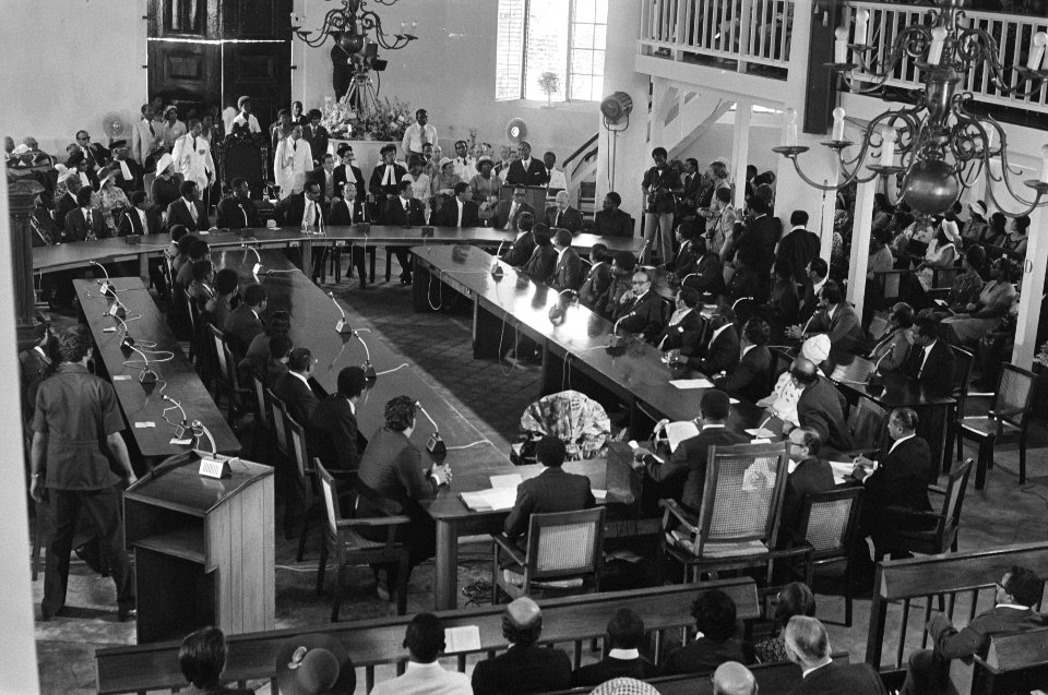 Suriname onafhankelijkheid op 2511 etc souvereiniteitsoverdracht in Hervormd, Bestanddeelnr 928-3020