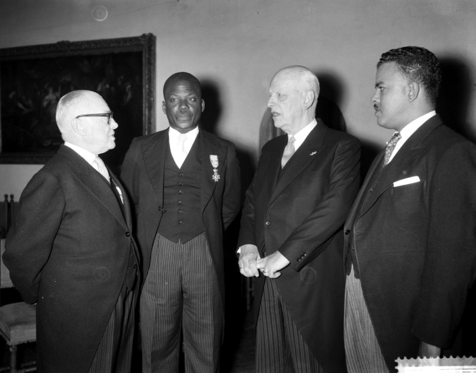 Surinaamse en Antilliaanse delegaties bezoeken Verenigde Vergadering van Eerste , Bestanddeelnr 911-2664
