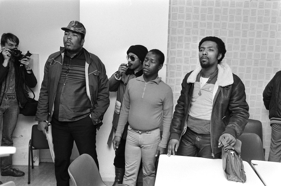 Surinamers bezetten kantoor Amnesty International te Amsterdam, Bestanddeelnr 933-4773