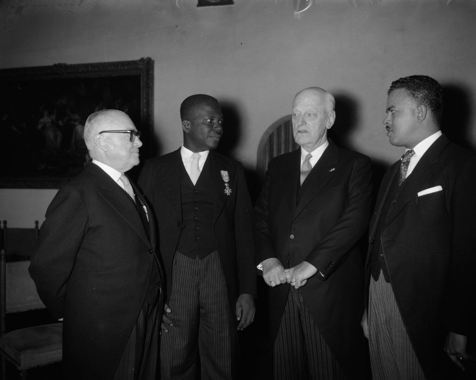 Surinaamse en Antilliaanse delegaties bezoeken Verenigde Vergadering van Eerste , Bestanddeelnr 911-2662