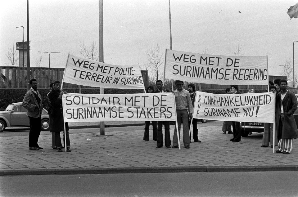 Surinaamse demonstratie Amsterdam, Bestanddeelnr 926-2572