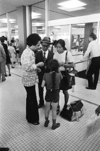 Surinamers komen op Schiphol aan aangekomen Surinamers op Schiphol, Bestanddeelnr 927-3721