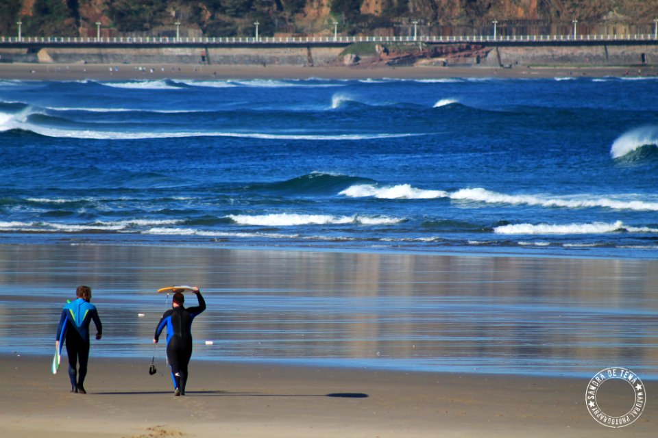 Surf In Salinas (173980599)