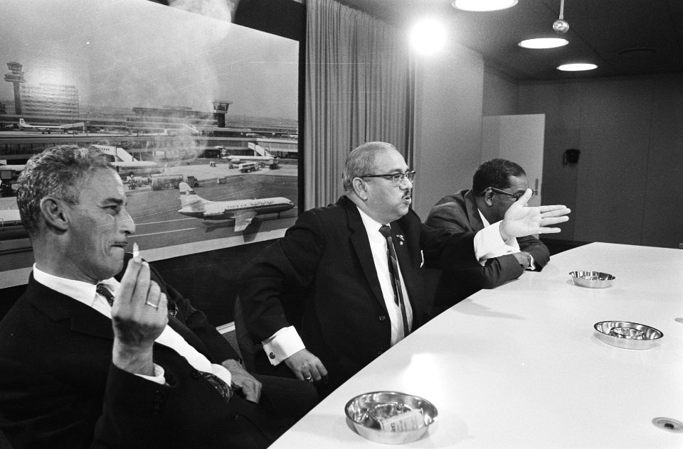 Surinaamse ministers arriveren op Schiphol v.l.n.r. minister Rens, minister Rad, Bestanddeelnr 924-1398