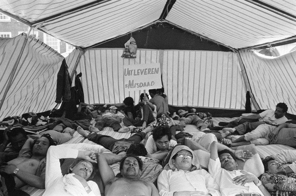 Surinaamse vluchtelingen in tent op Haagse Binnenhof, Bestanddeelnr 933-6951