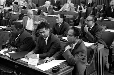 Surinaamse Statenleden in Tweede Kamer v.l.n.r. J.A. Dengel , D. Poetoe en mr. C, Bestanddeelnr 914-1225