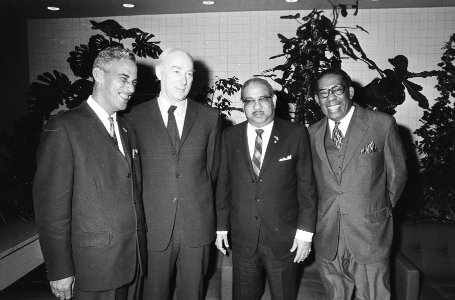 Surinaamse ministers arriveren op Schiphol v.l.n.r. minister Rens, minister Rad, Bestanddeelnr 924-1397