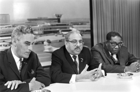 Surinaamse ministers arriveren op Schiphol v.l.n.r. minister Rens, minister Rad, Bestanddeelnr 924-1394